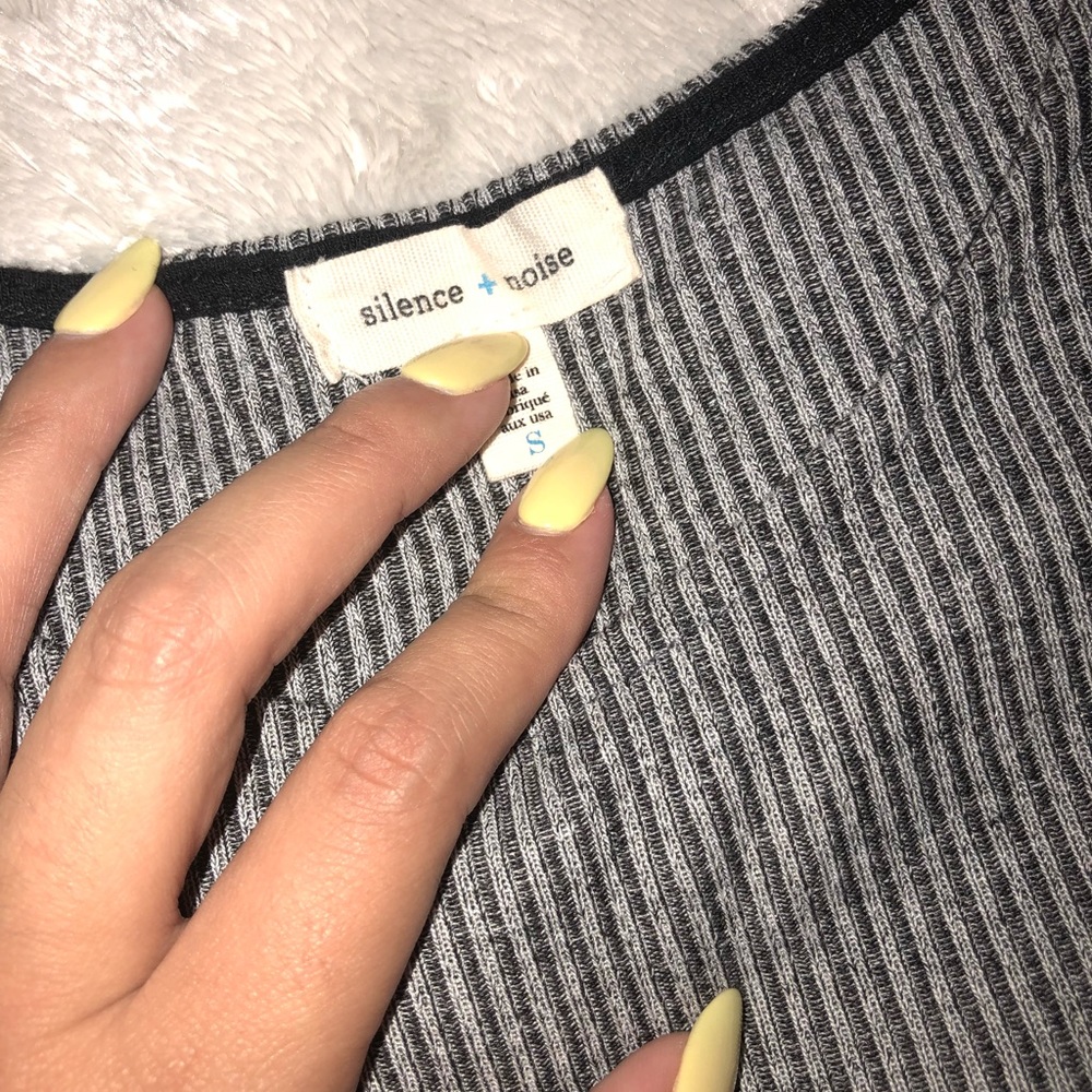 ✨Urban Outfitters Crop Top✨ - Picture 2 of 3
